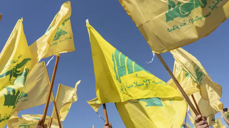 قيادي كبير في حزب الله يزور الإمارات على متن طائرة خاصة يرافقه شخصان